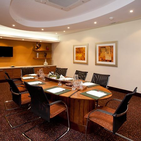 City Lodge Hotel Hatfield, Претория Екстериор снимка