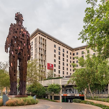 City Lodge Hotel Hatfield, Претория Екстериор снимка