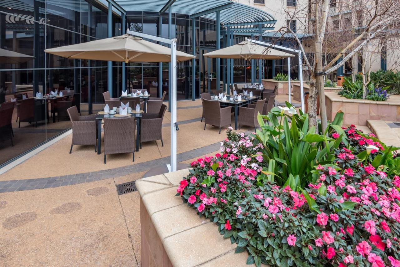 City Lodge Hotel Hatfield, Претория Екстериор снимка
