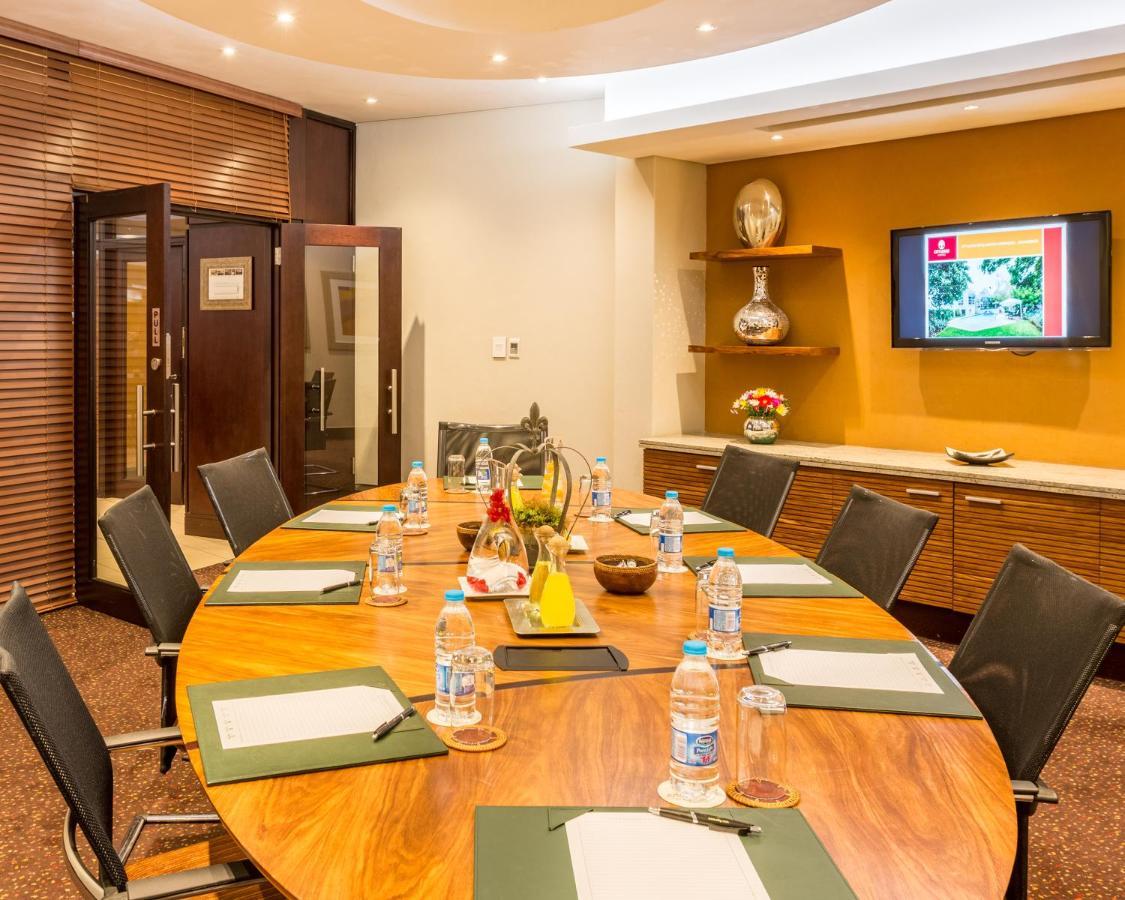 City Lodge Hotel Hatfield, Претория Екстериор снимка