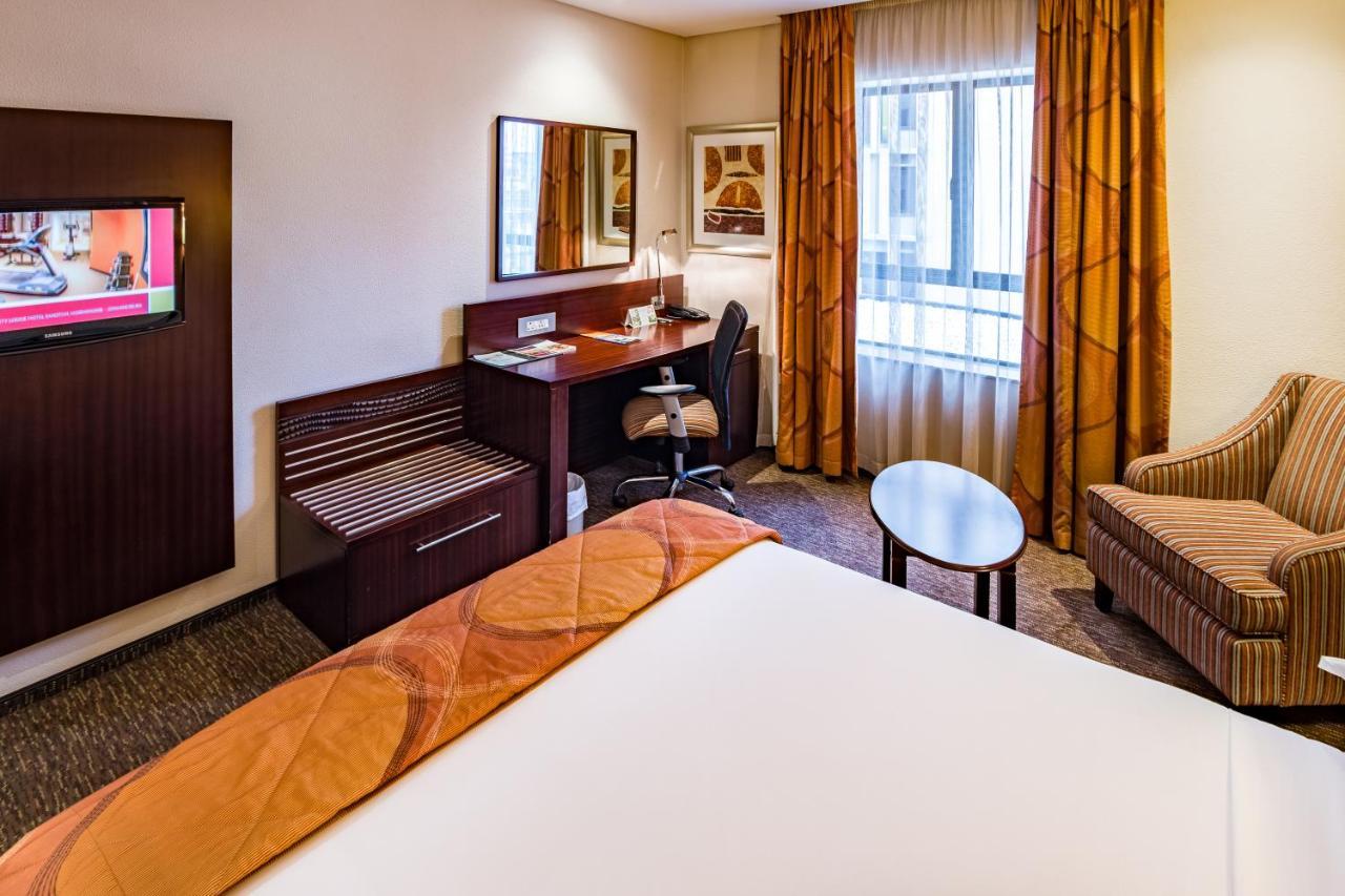 City Lodge Hotel Hatfield, Претория Екстериор снимка