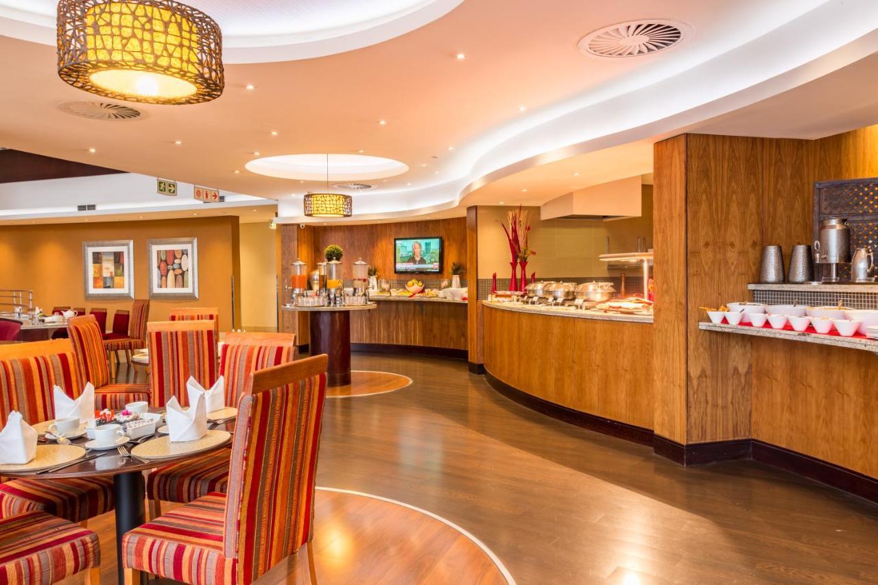 City Lodge Hotel Hatfield, Претория Екстериор снимка