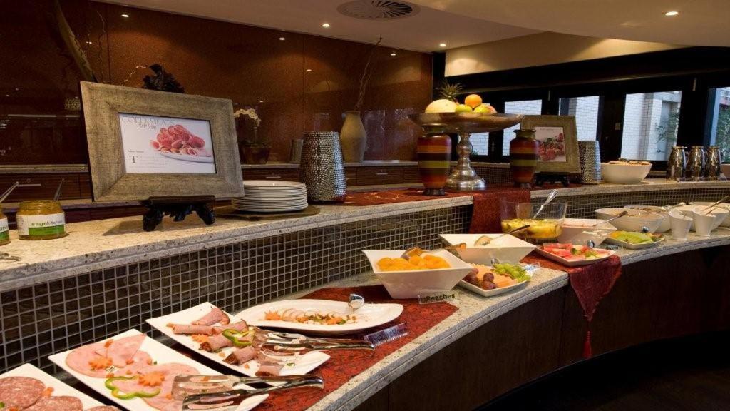 City Lodge Hotel Hatfield, Претория Екстериор снимка