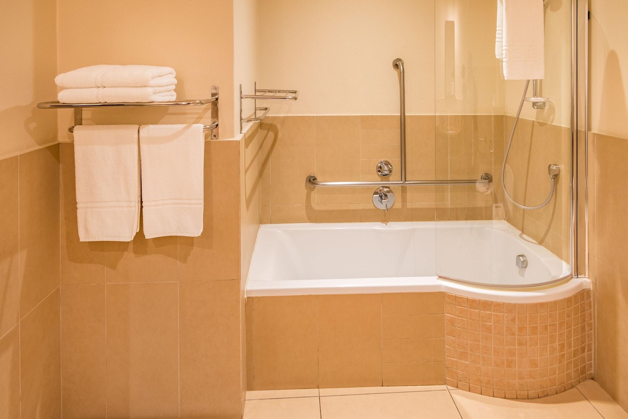 City Lodge Hotel Hatfield, Претория Екстериор снимка