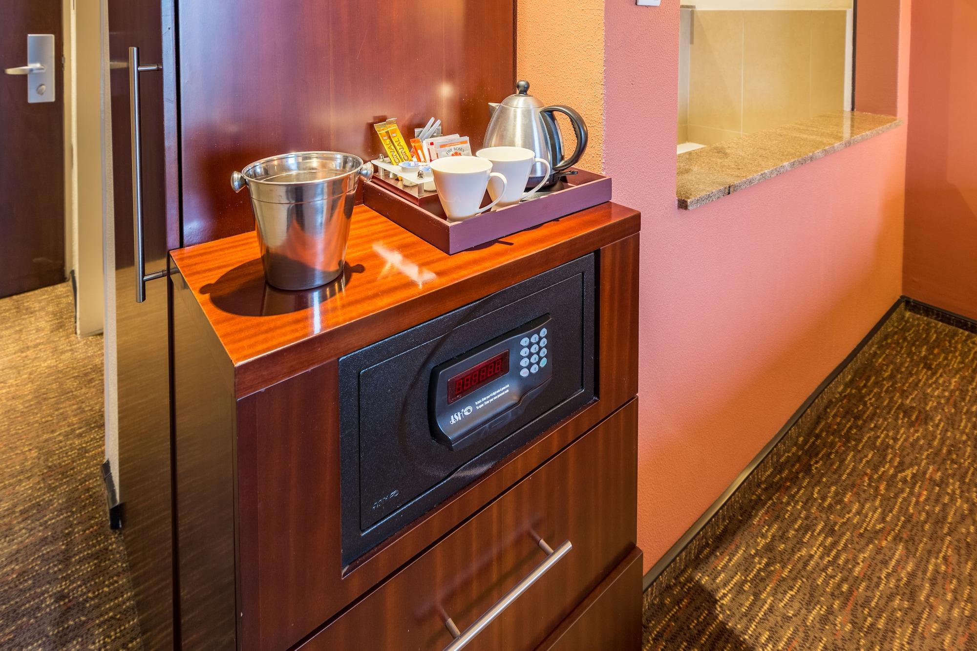 City Lodge Hotel Hatfield, Претория Екстериор снимка