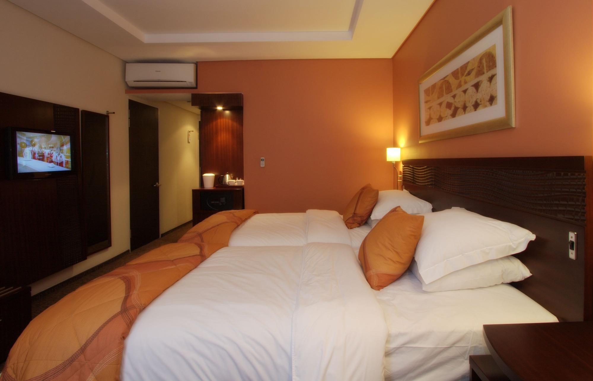 City Lodge Hotel Hatfield, Претория Екстериор снимка