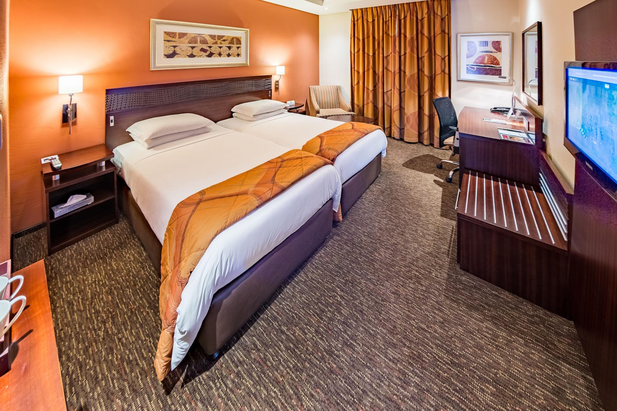 City Lodge Hotel Hatfield, Претория Екстериор снимка