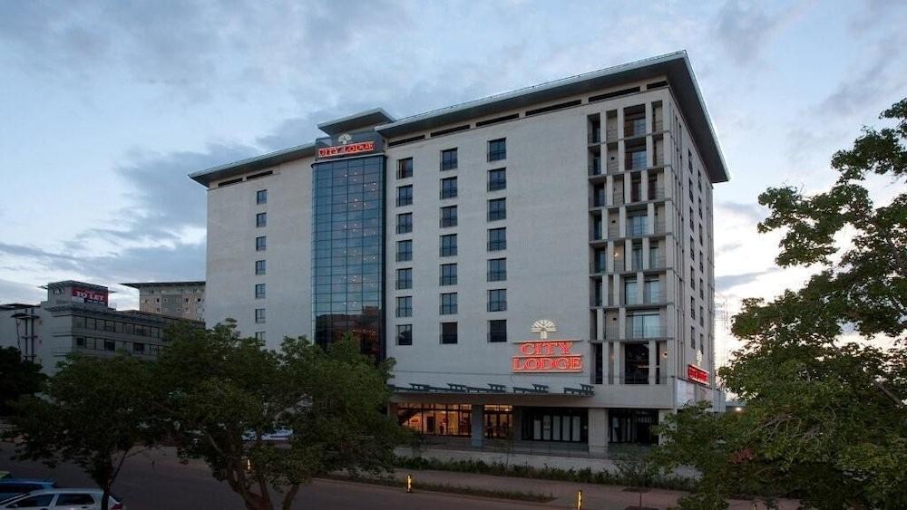 City Lodge Hotel Hatfield, Претория Екстериор снимка