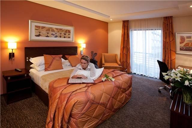 City Lodge Hotel Hatfield, Претория Екстериор снимка