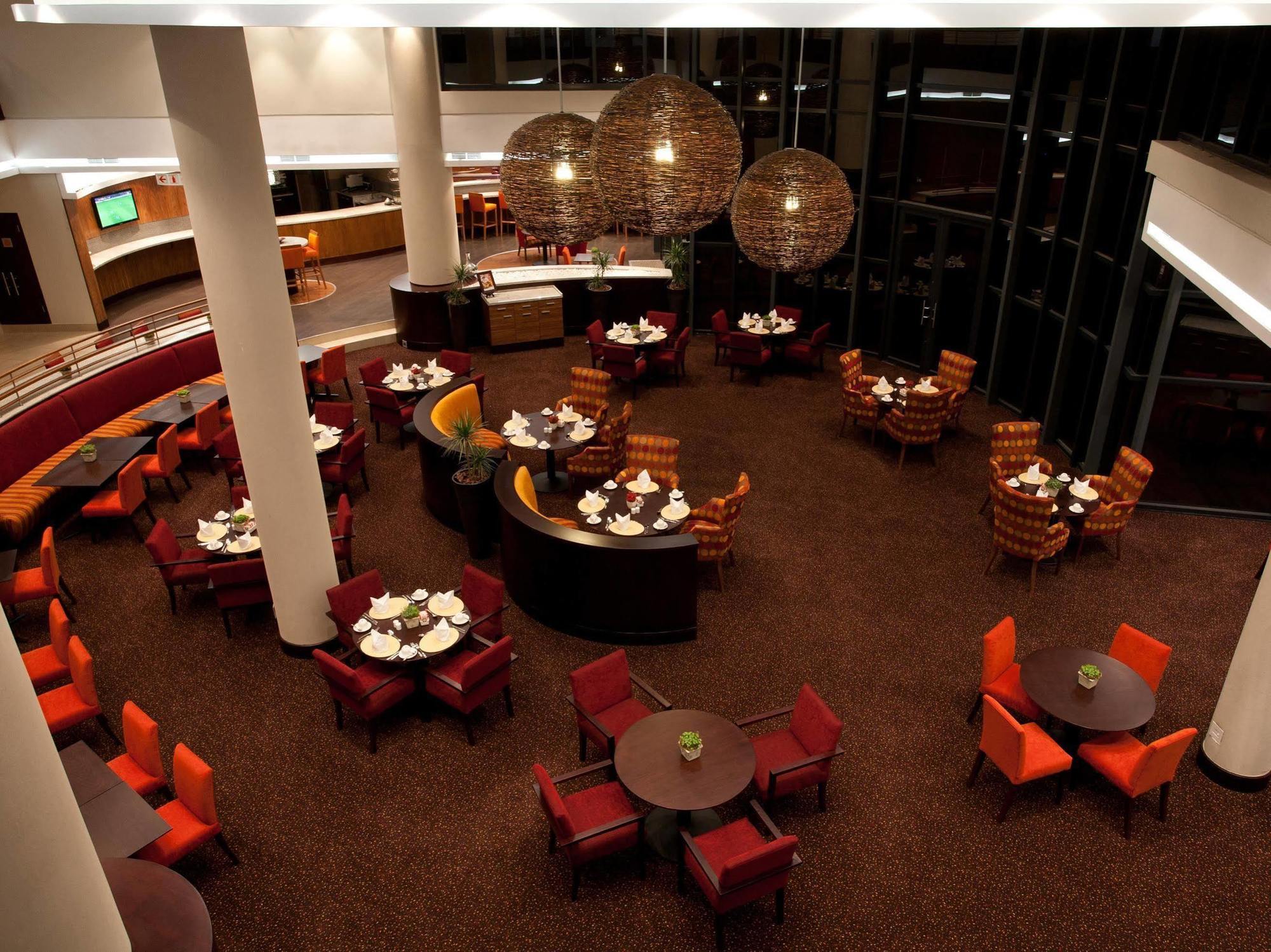 City Lodge Hotel Hatfield, Претория Екстериор снимка