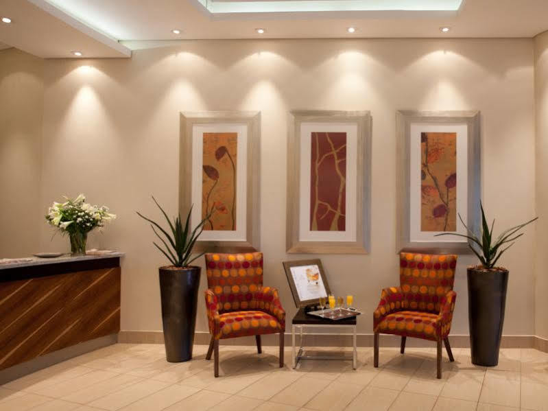 City Lodge Hotel Hatfield, Претория Екстериор снимка