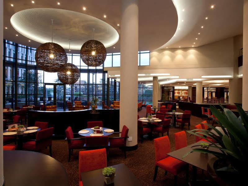City Lodge Hotel Hatfield, Претория Екстериор снимка