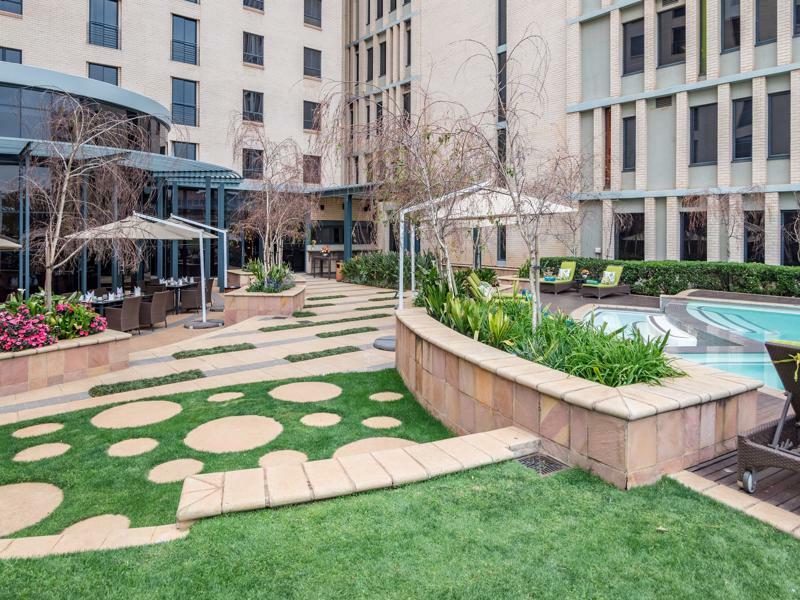 City Lodge Hotel Hatfield, Претория Екстериор снимка