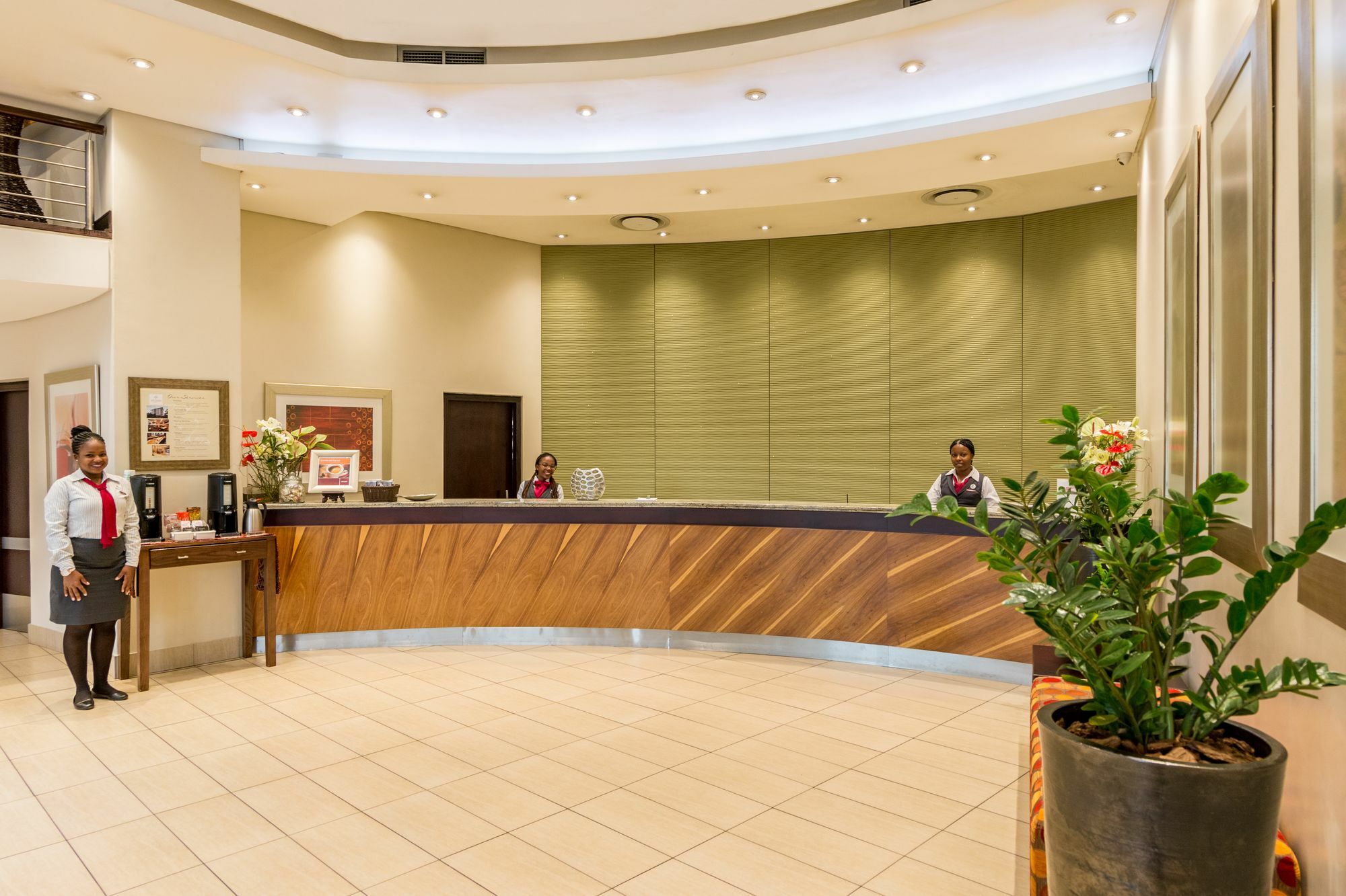 City Lodge Hotel Hatfield, Претория Екстериор снимка